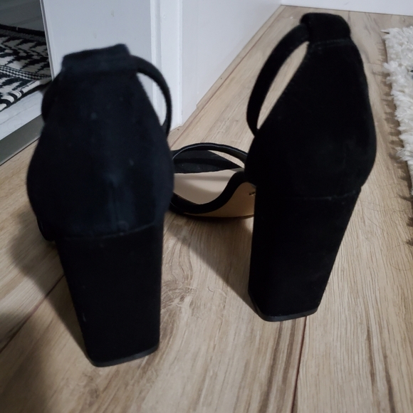 Aldo Black Velour Block Heel - Picture 3 of 5